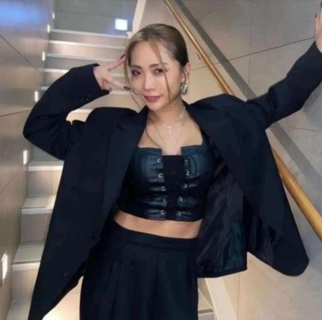 블랙 가죽 코르셋 뷔스티에 쓰리타임즈 플노팔 보헤미안서울 트리밍버드