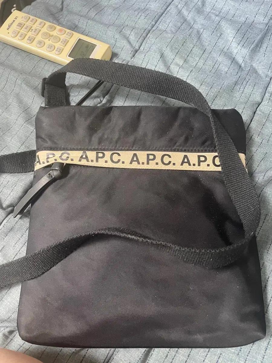 Apc 크로스백