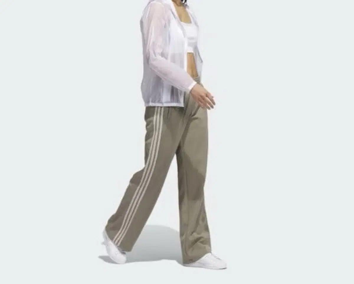 아디다스 카키색 트리콧웜업 트레이닝팬츠