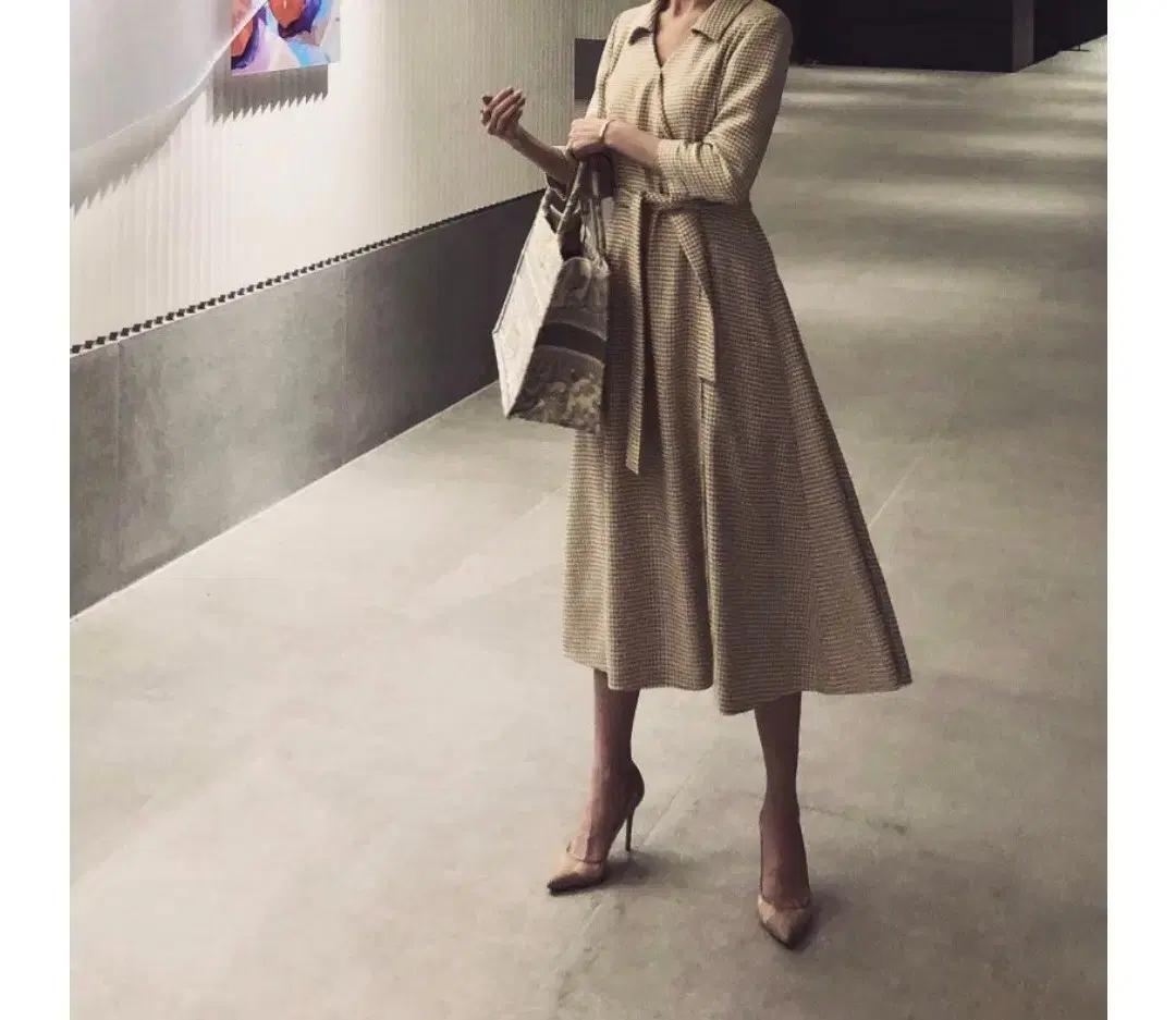 블랑쇼 하운드투스 드레스 원피스 베이지 s시착만한 새상품.살이 갑자기