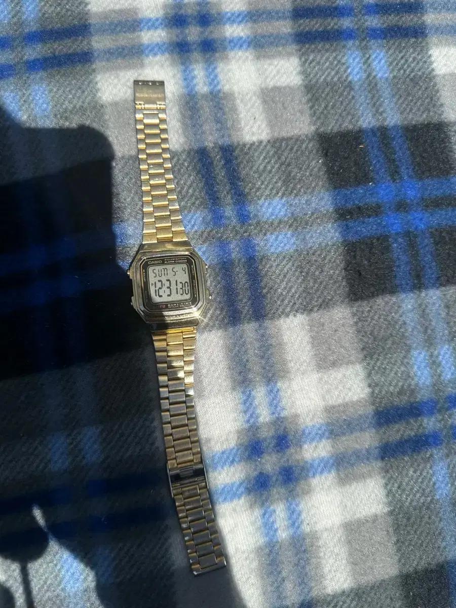카시오(CASIO) 빈티지 디지털 시계 팝니다