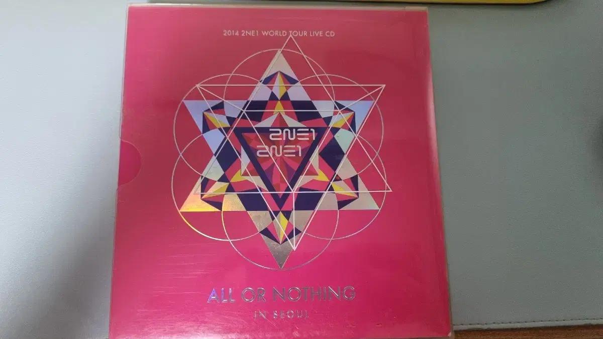 2NE1 월드투어 라이브(world tour live) cd 팝니다.