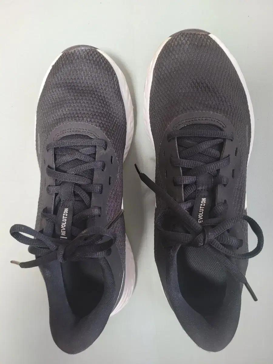 나이키 레볼루션 운동화 팝니다