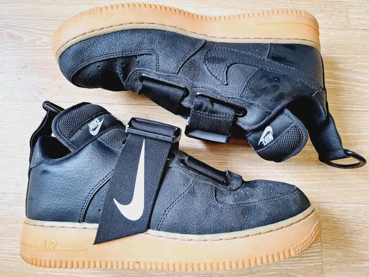 나이키 에어포스1 로우 유틸리티 정품 운동화 스니커즈