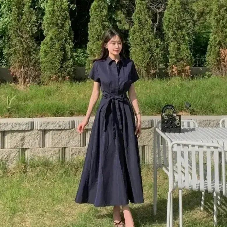 메이비베이비 렌느 카라 셔츠 플레어 롱원피스 베니토 르플레인 모던로브퍼빗