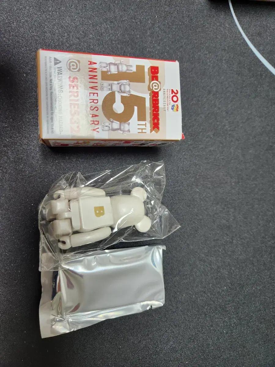 베어브릭 32탄 베이직 팝니다.