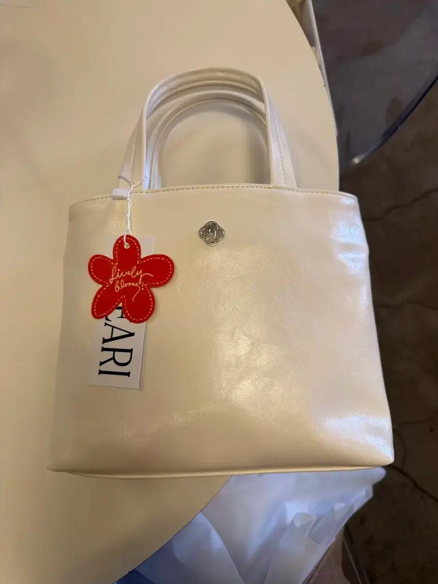 히어리 아이보리 가방 새상품