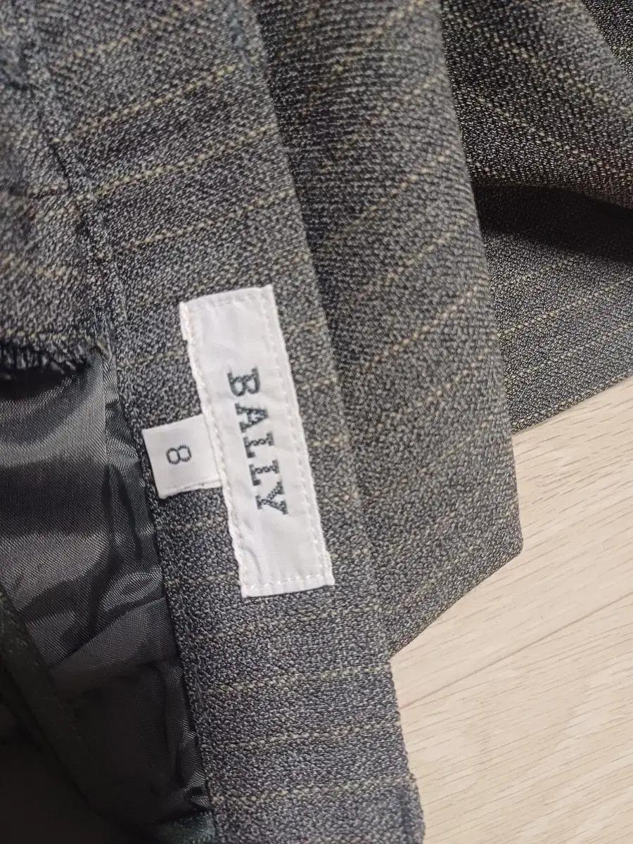 발리(BALLY) 여성 그레이 핀스트라이프 정장 팬츠8