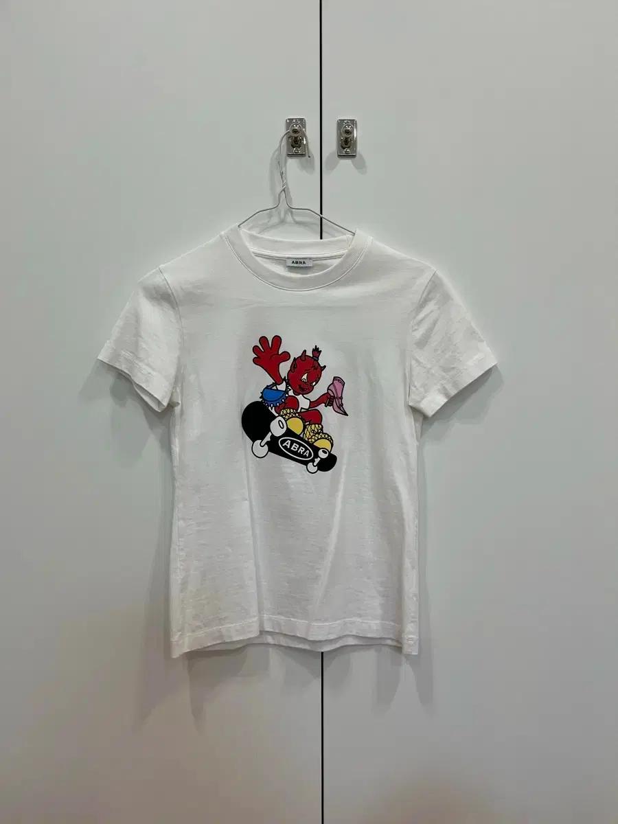 [s] abra 아브라 화이트 데빌 티셔츠