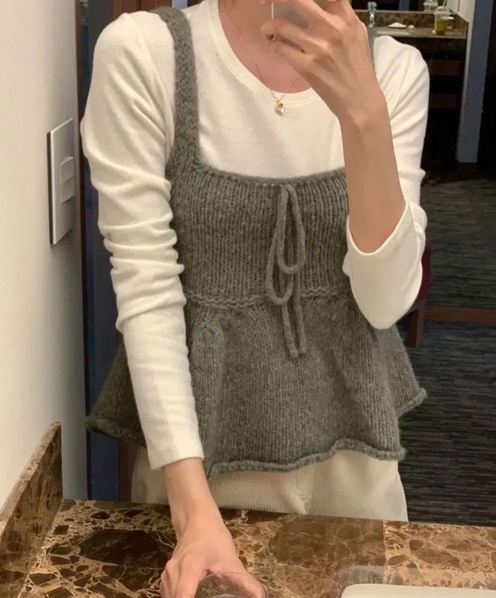 미엘 프릴 러플 뷔스티에 니트(차콜)