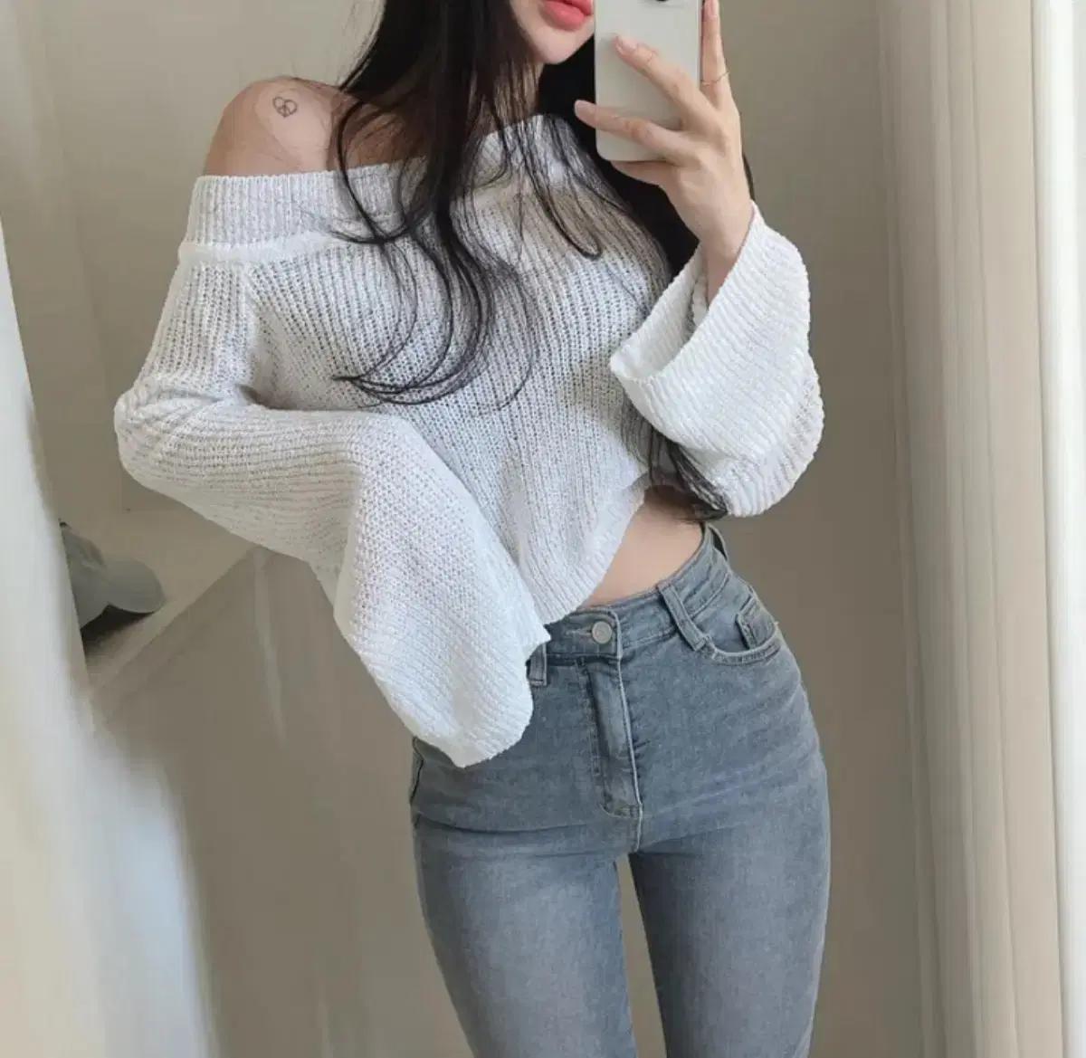 여름니트/아뜨랑스리리앤코히니크워너비뮤즈베니토가나다란하객룩데이트룩