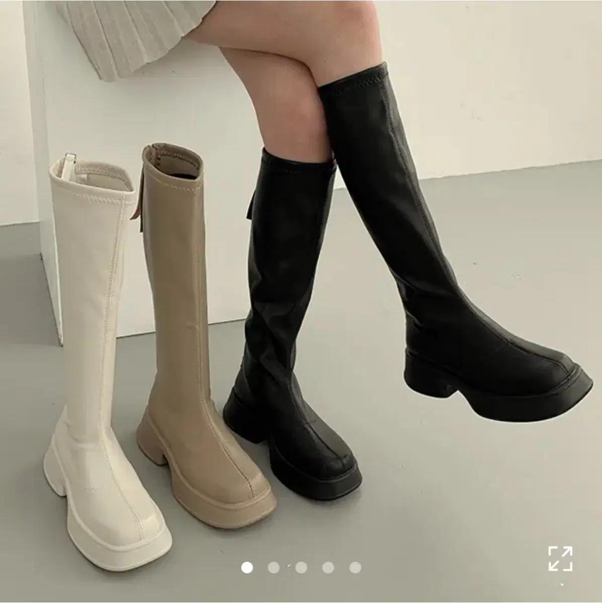 통굽 스퀘어토 앵클 롱부츠 블랙