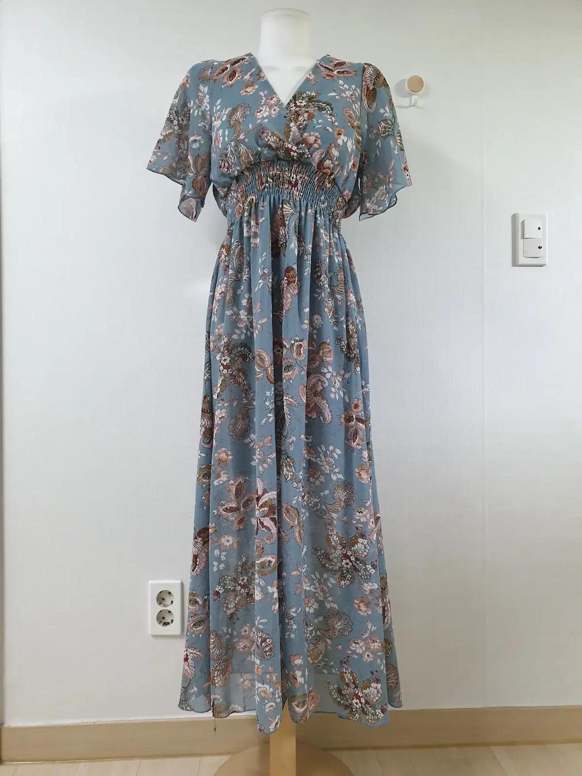 여성롱원피스 랩스타일 스모크밴딩 블루 플라워 55 66 쉬폰