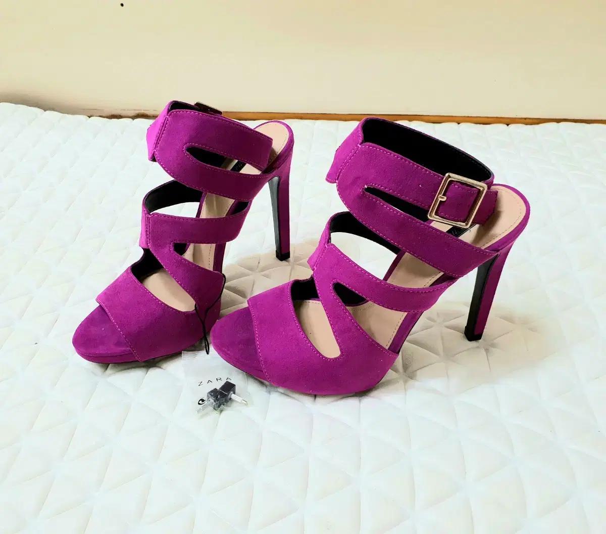 240 새상품 자라 여성 하이힐 샌들 샌달 구두 신발 여자 가죽 새제품