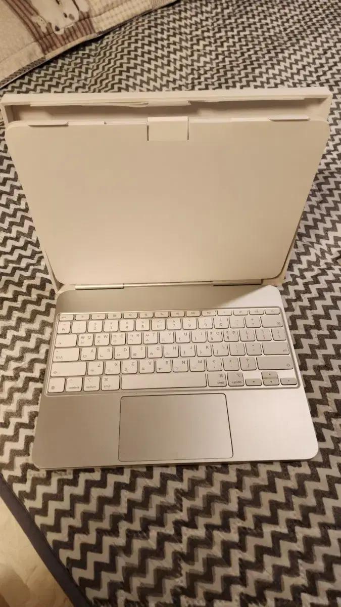 iPad Pro 11(M4 모델)용 Magic Keyboard