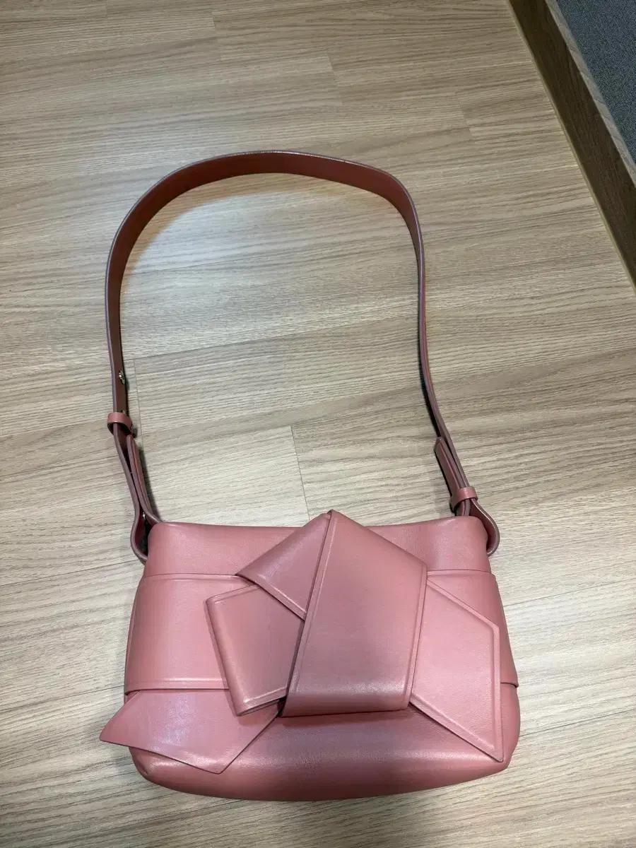 아크네 무수비백 앤틱로즈