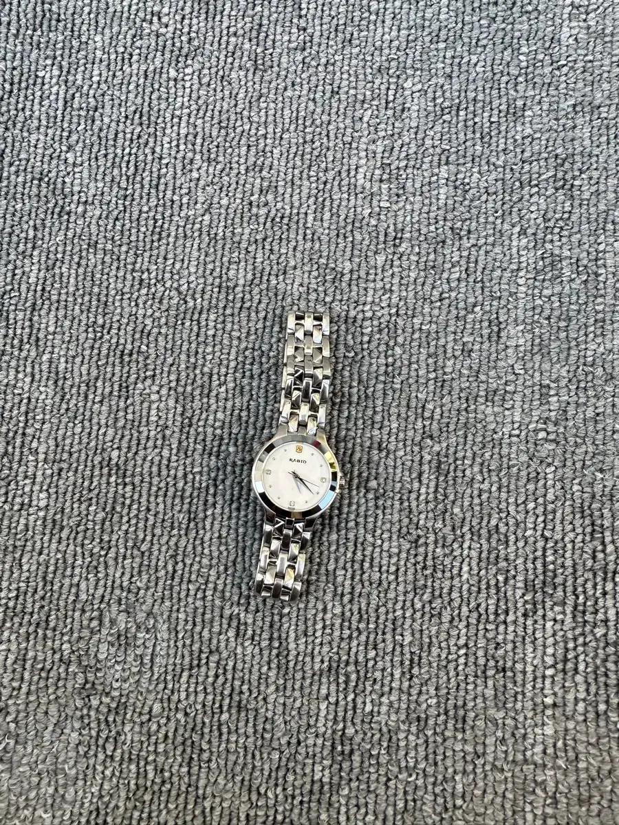 시간을 넘어선 우아함, 럭셔리 RABIO 여성용 쿼츠 시계 팝니다