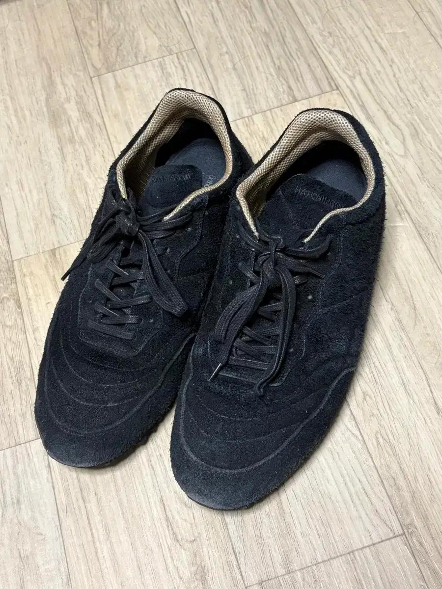 285)해칭룸 풋볼슈즈