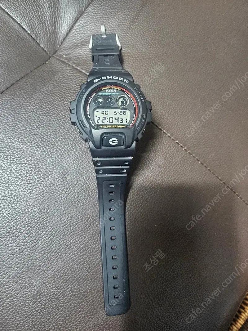카시오 지샥 DW-6900RL-1DR 빨테 시계 팝니다 (30주년 복각)