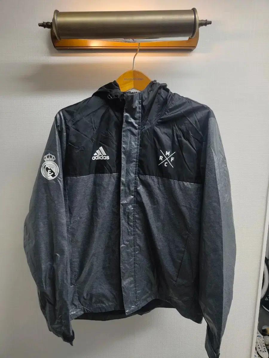 105) 아디다스 1415 레알마드리드 유광 윈드브레이크 팝니다
