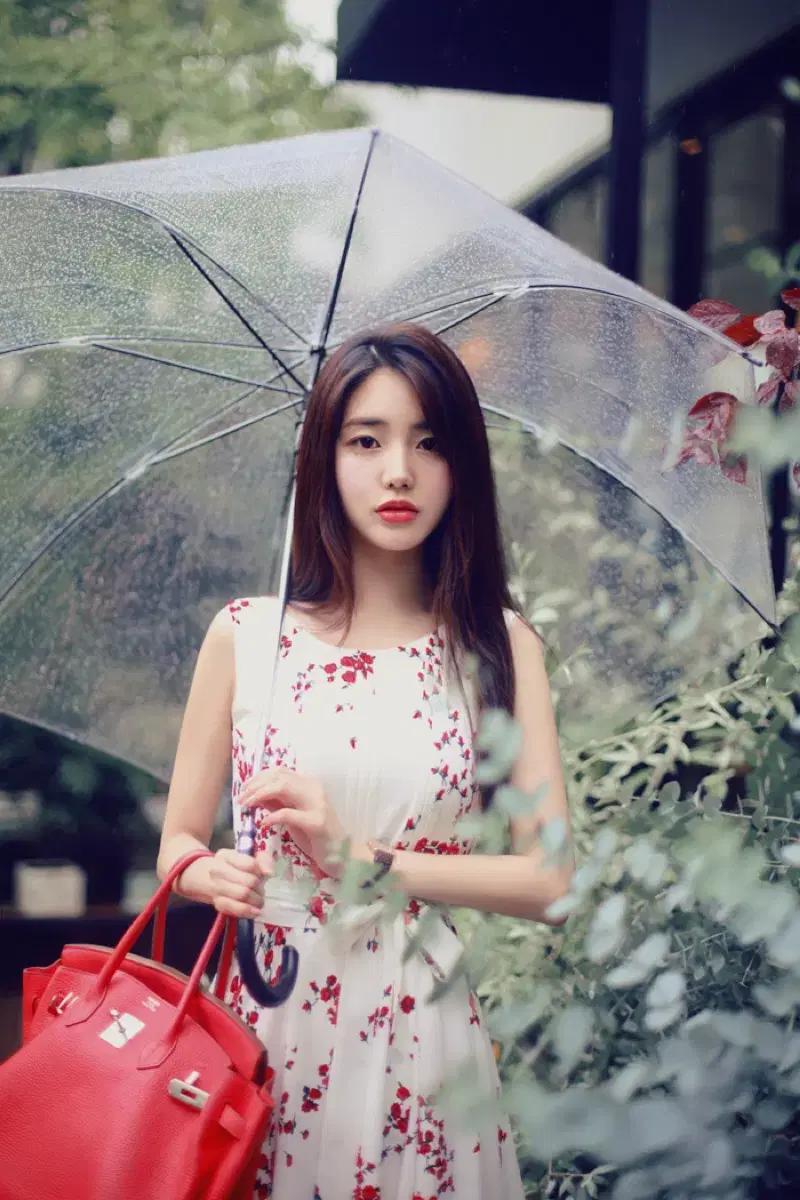 밀크코코아 화이트 레드 플라워 민소매 쉬폰 원피스