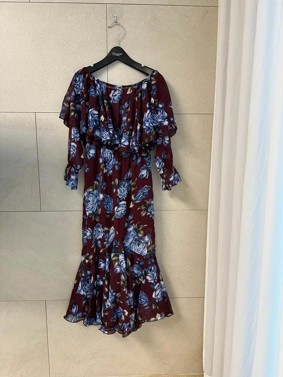 DENISE 숄더 롱 쉬폰 원피스 (새옷)