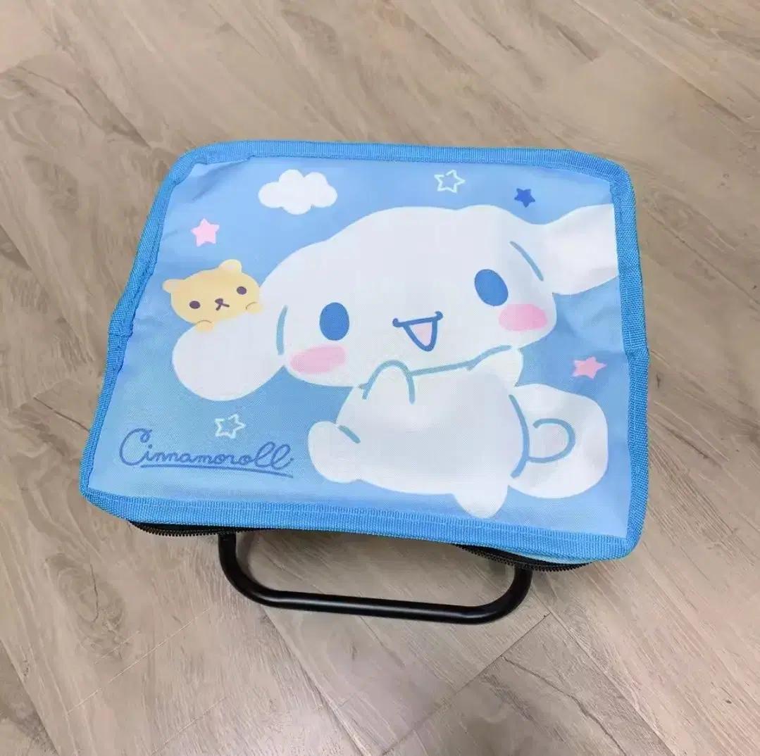 새상품)산리오 휴대용접이식의자 시나모롤.키티 팝니다.