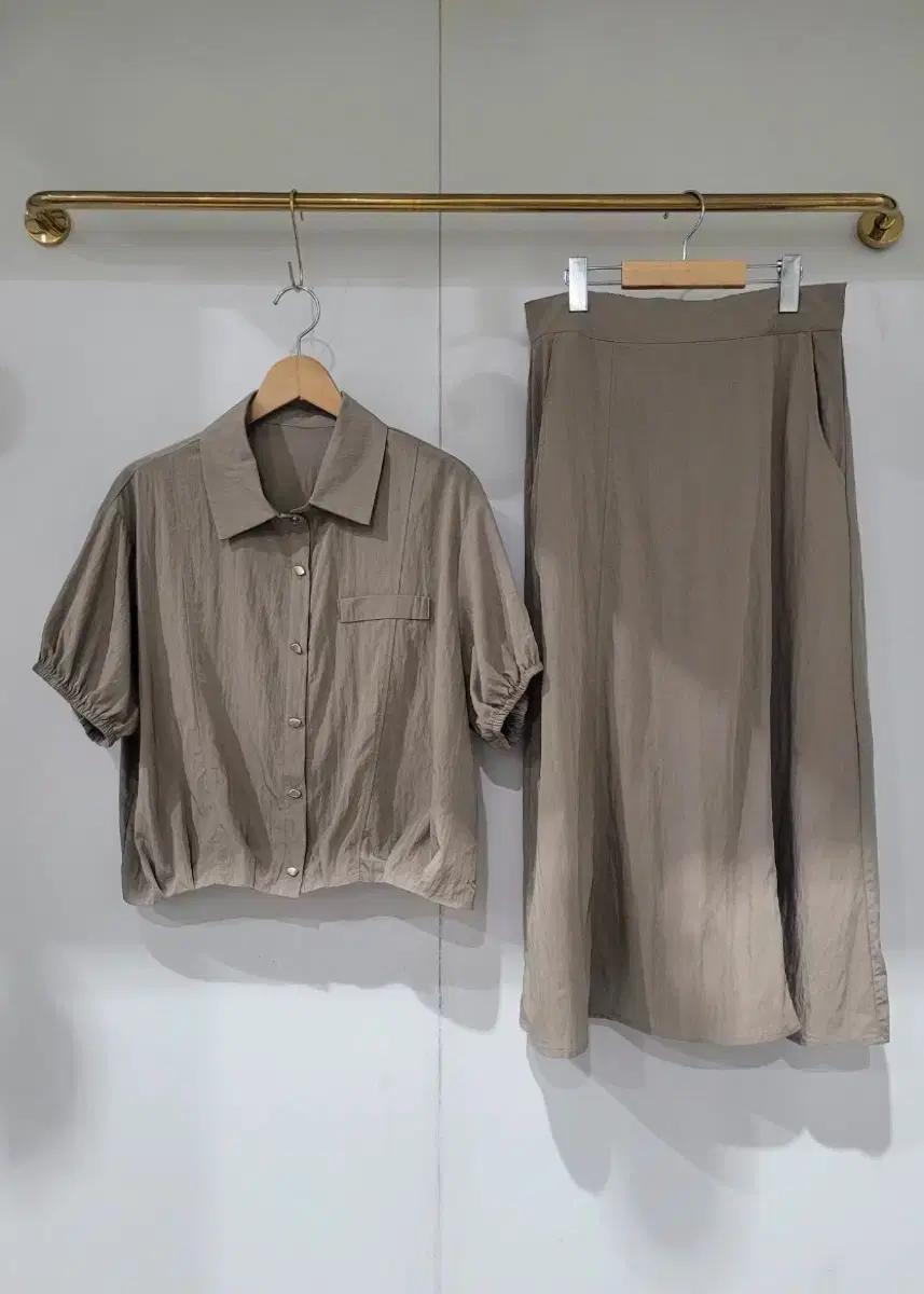 [새상품] 캡소매 핀턱 자켓블라우스 플레어 롱 스커트 여름셋업 투피스세트