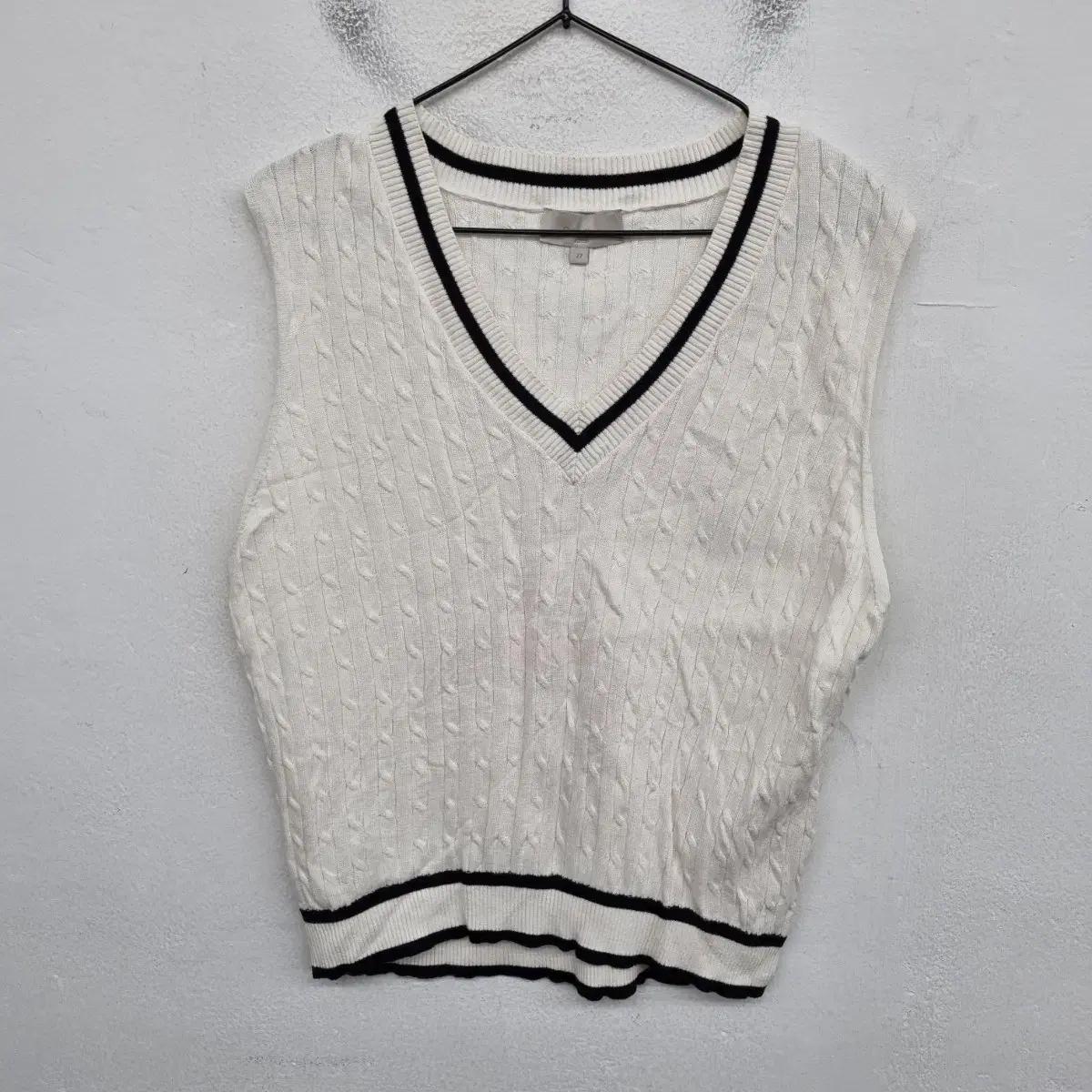 [여성66 size] 셀렙샵 배색 케이블 니트 조끼