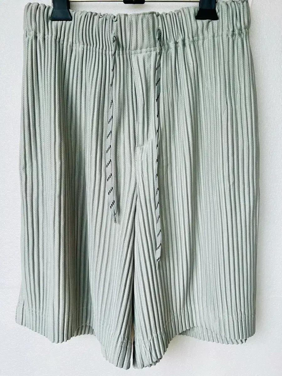 이세이미야케 옴므플리세 플리츠 반바지  HOMMEPLISSE