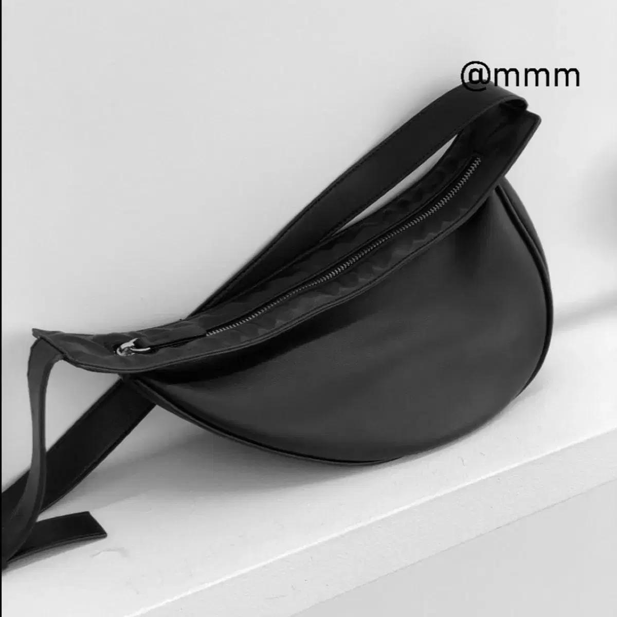 [Unisex]바나나 크로스백 소가죽