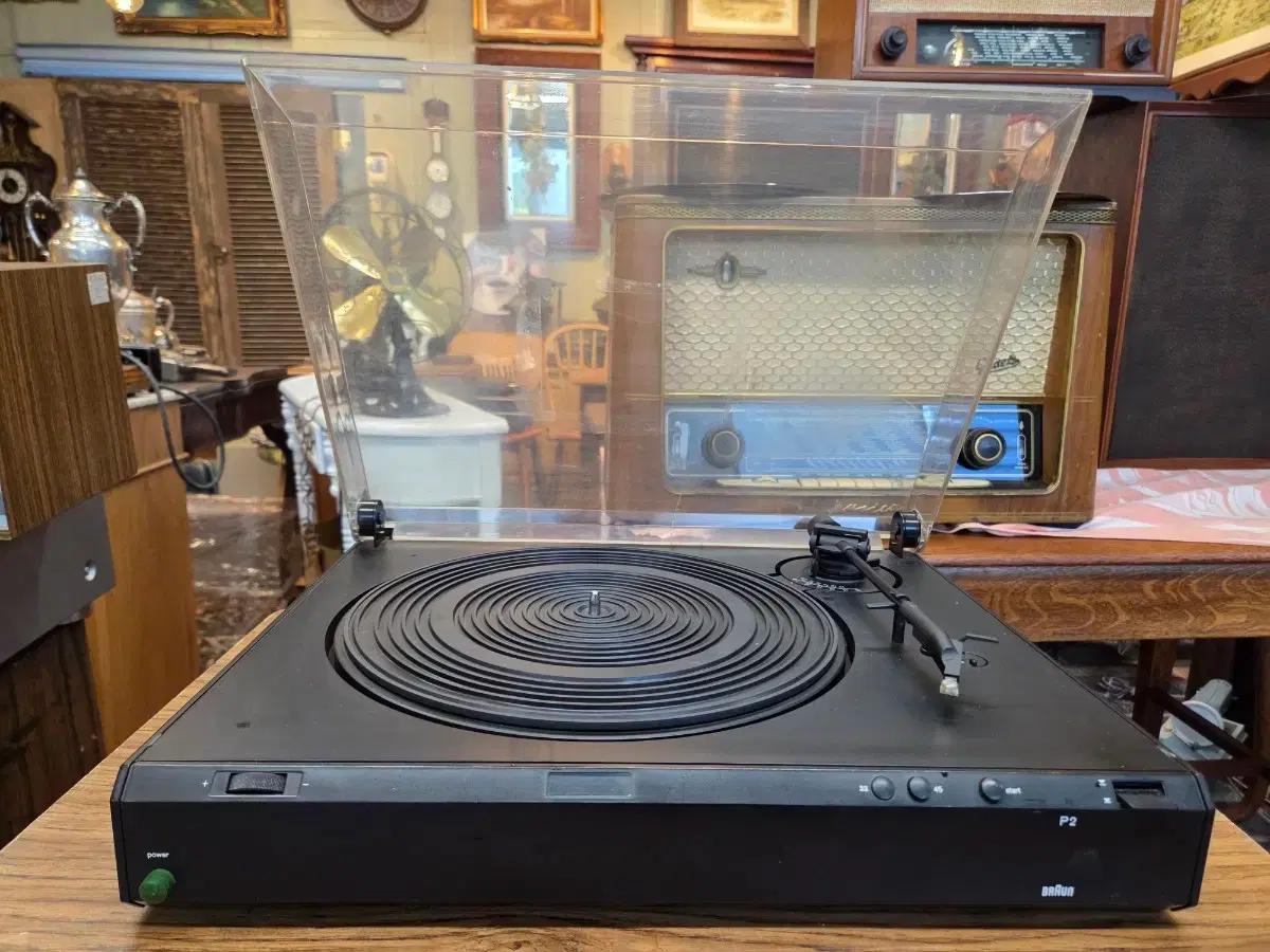 BRAUN 아틀리에 P2 턴테이블 입니다.