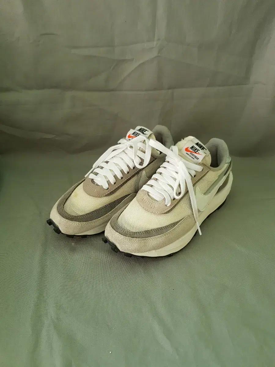 나이키 사카이 LD 와플 써밋 화이트