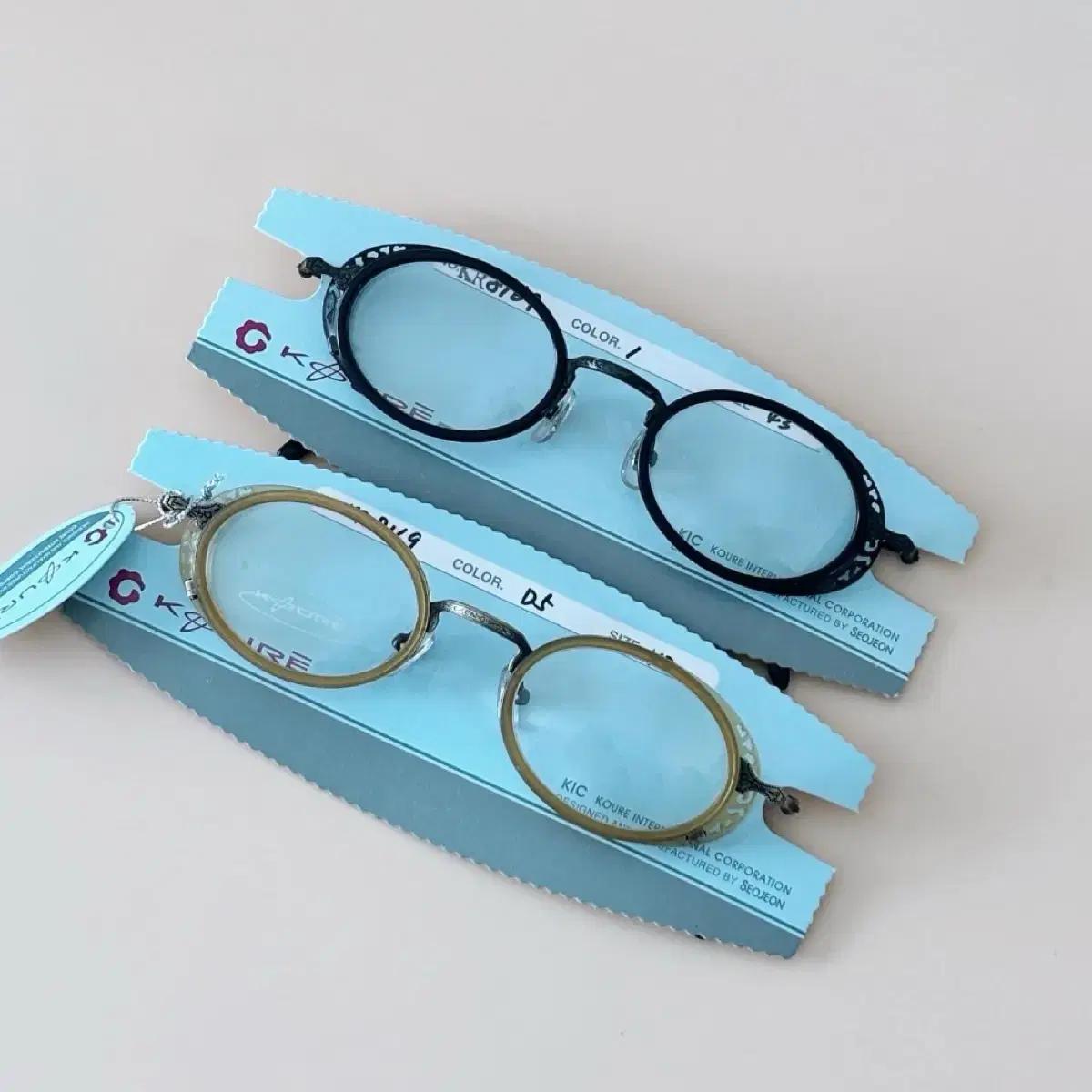 KIZY CLUB 키지클럽 안경 KOURE punching detail