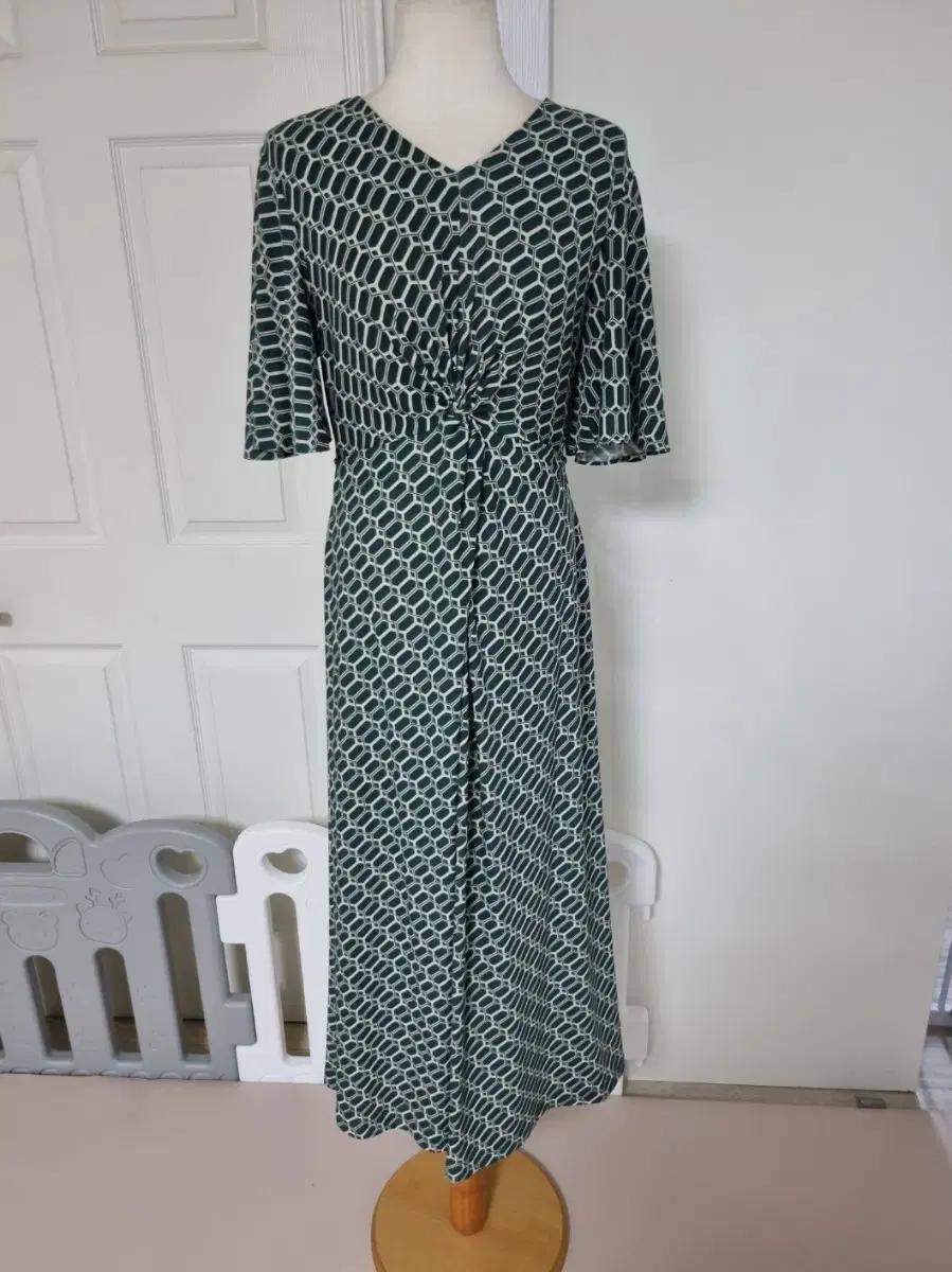 새상품 THE CHOMMY 맥시롱 원피스