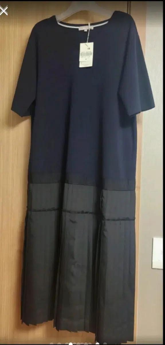 빈폴레이디스 네이비 A라인 플리츠 니트 믹스 원피스