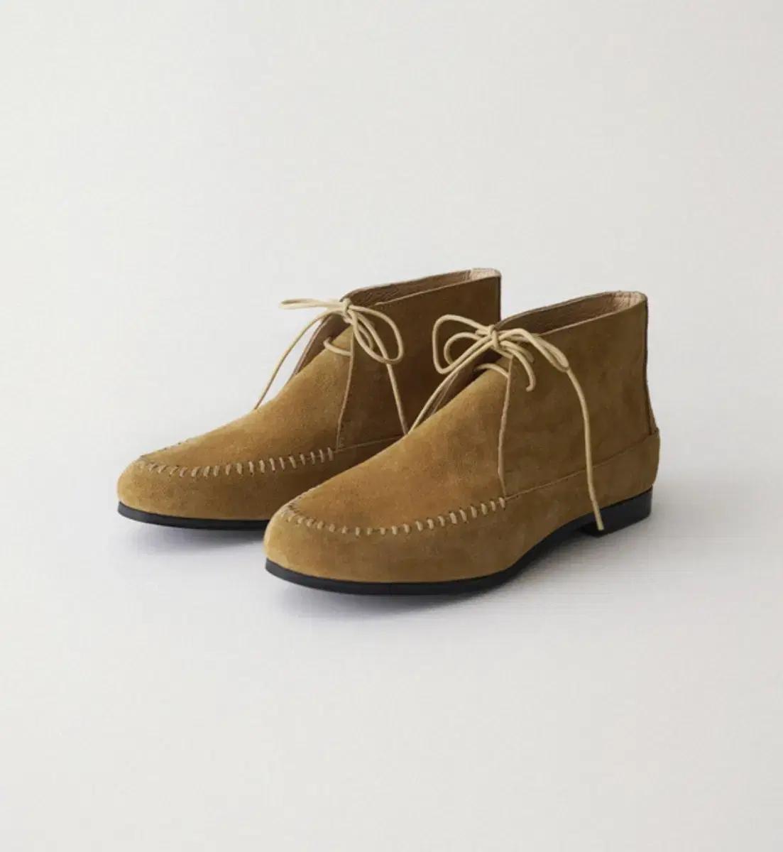 (Nothing written) Suede moccasin boots