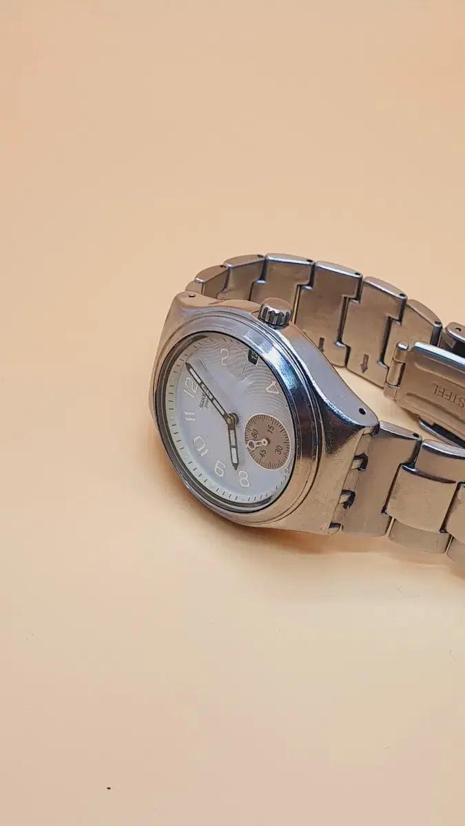 스와치 아이러니 V8 남성메탈 시계, 18.5cm