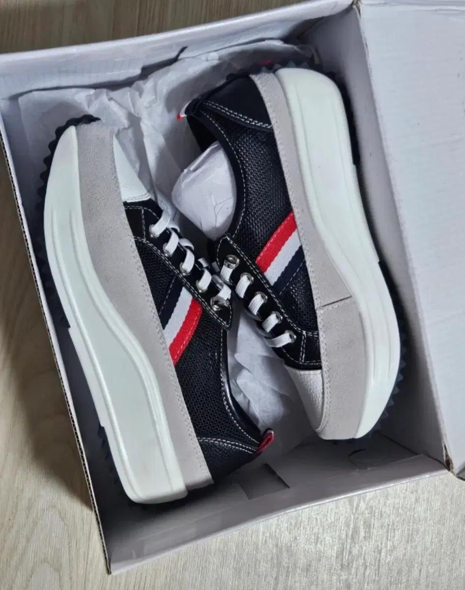 여자 슈즈 데일리 운동화 스니커즈 발편한 , 225mm, 새상품