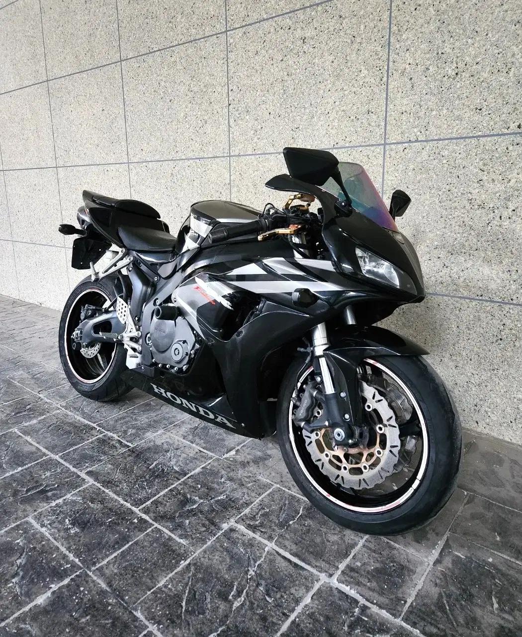 2007년식 혼다CBR1000RR 판매합니다.