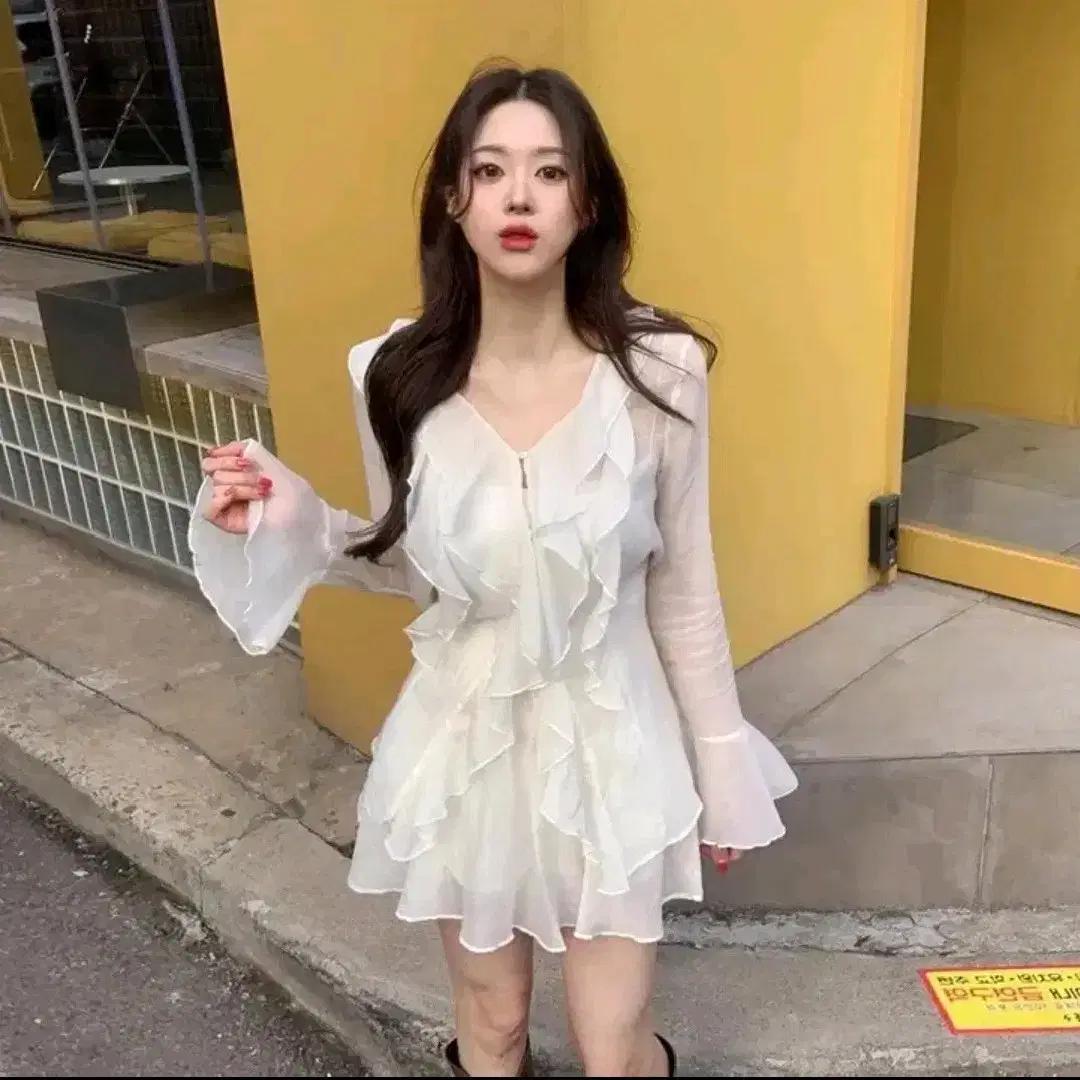 요정핏) 쉬폰 프릴 시스루 블라우스 밴딩 플레어 a라인 미니스커트 투피스