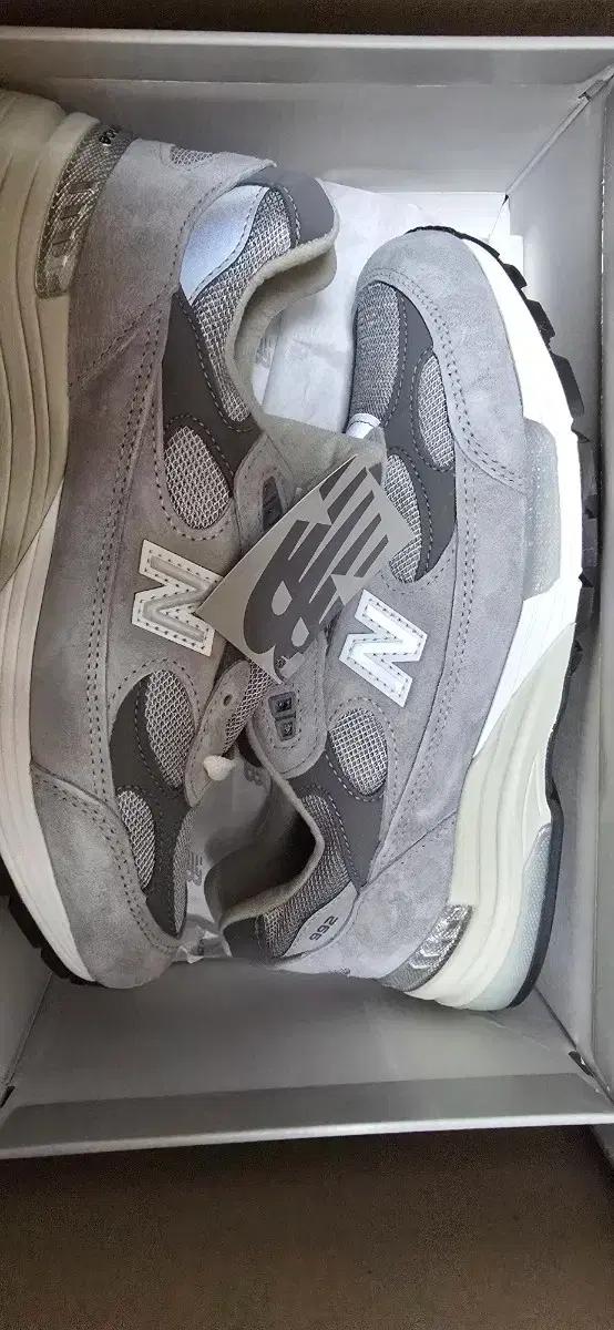 뉴발란스 992 새상품 및 정품 사이즈 260