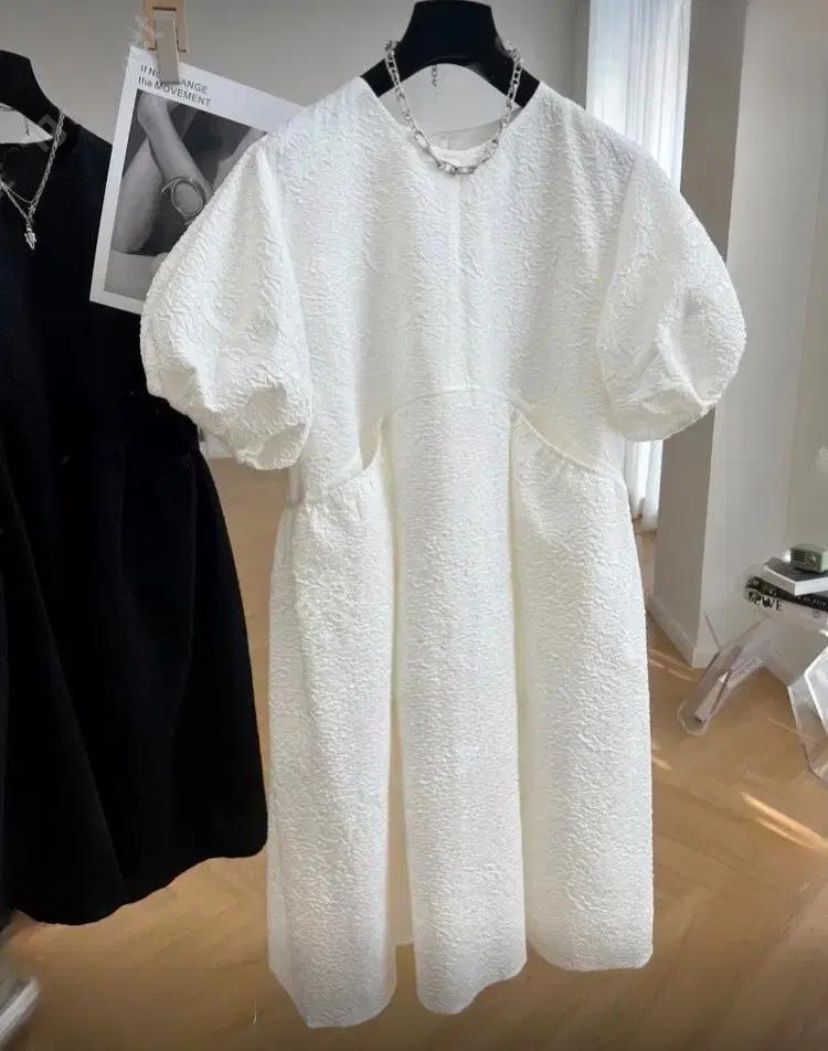 화이트미니 면퍼프 여름미디 셔링하객룩 원피스