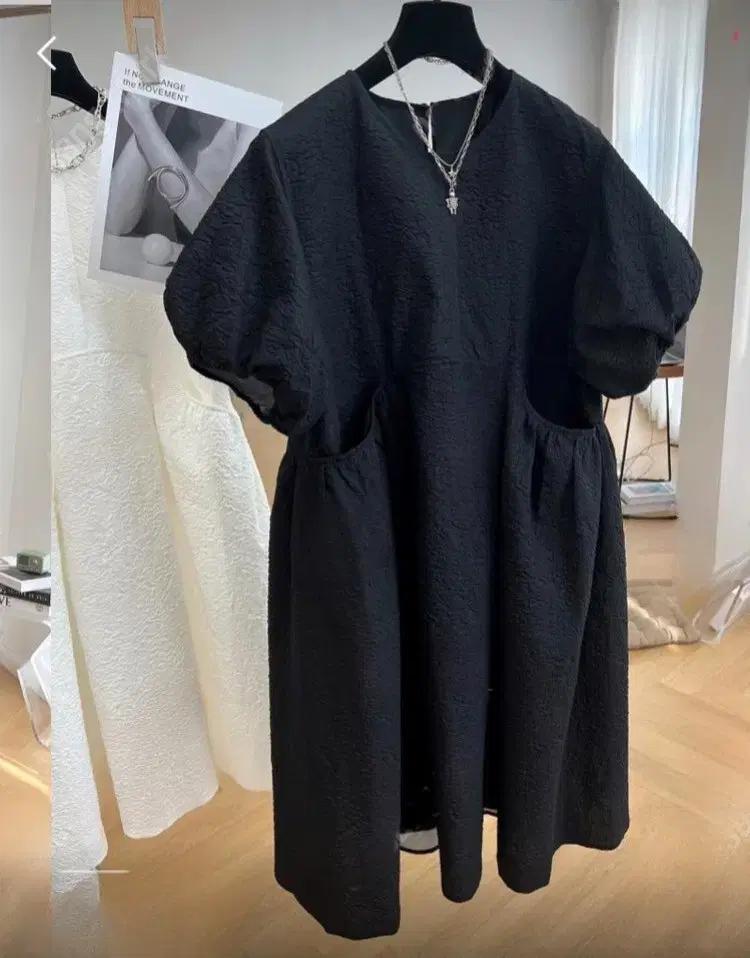 여름블랙 반팔미니 퍼프면 미디셔링하객룩 원피스