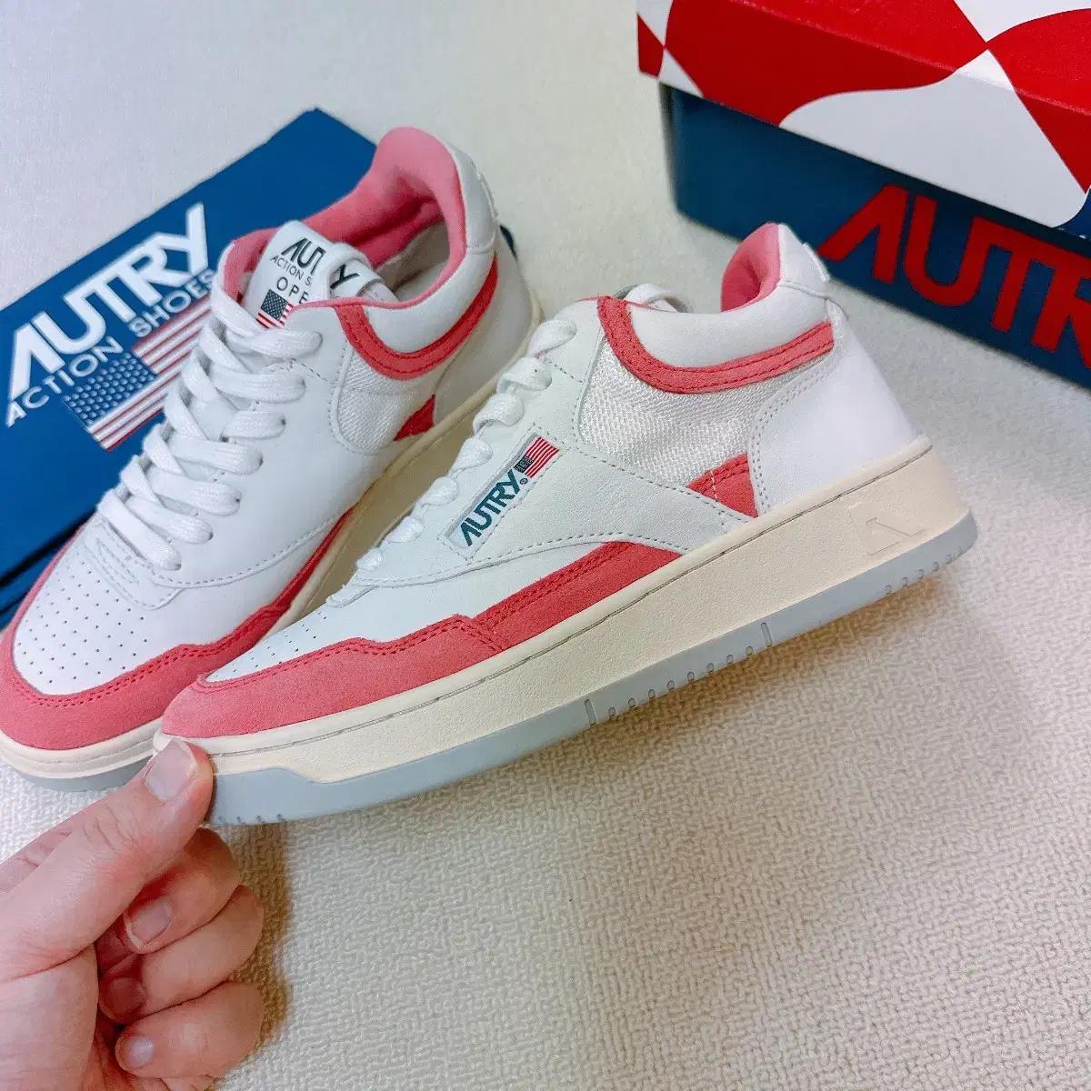 (정품/새상품) 오트리 여성 화이트 핑크 레더 스니커즈