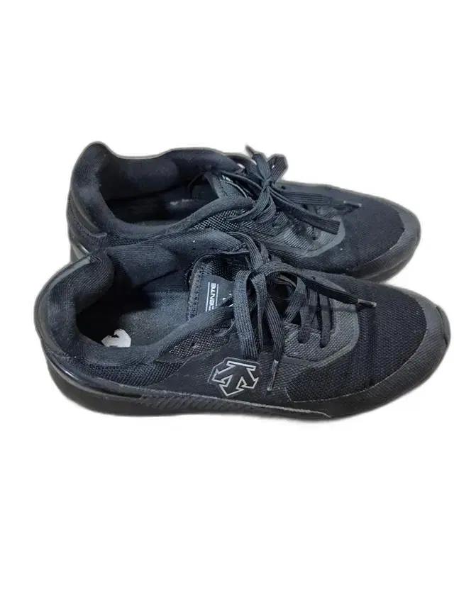 데상트 정품 여성 캐주얼 운동화신발245