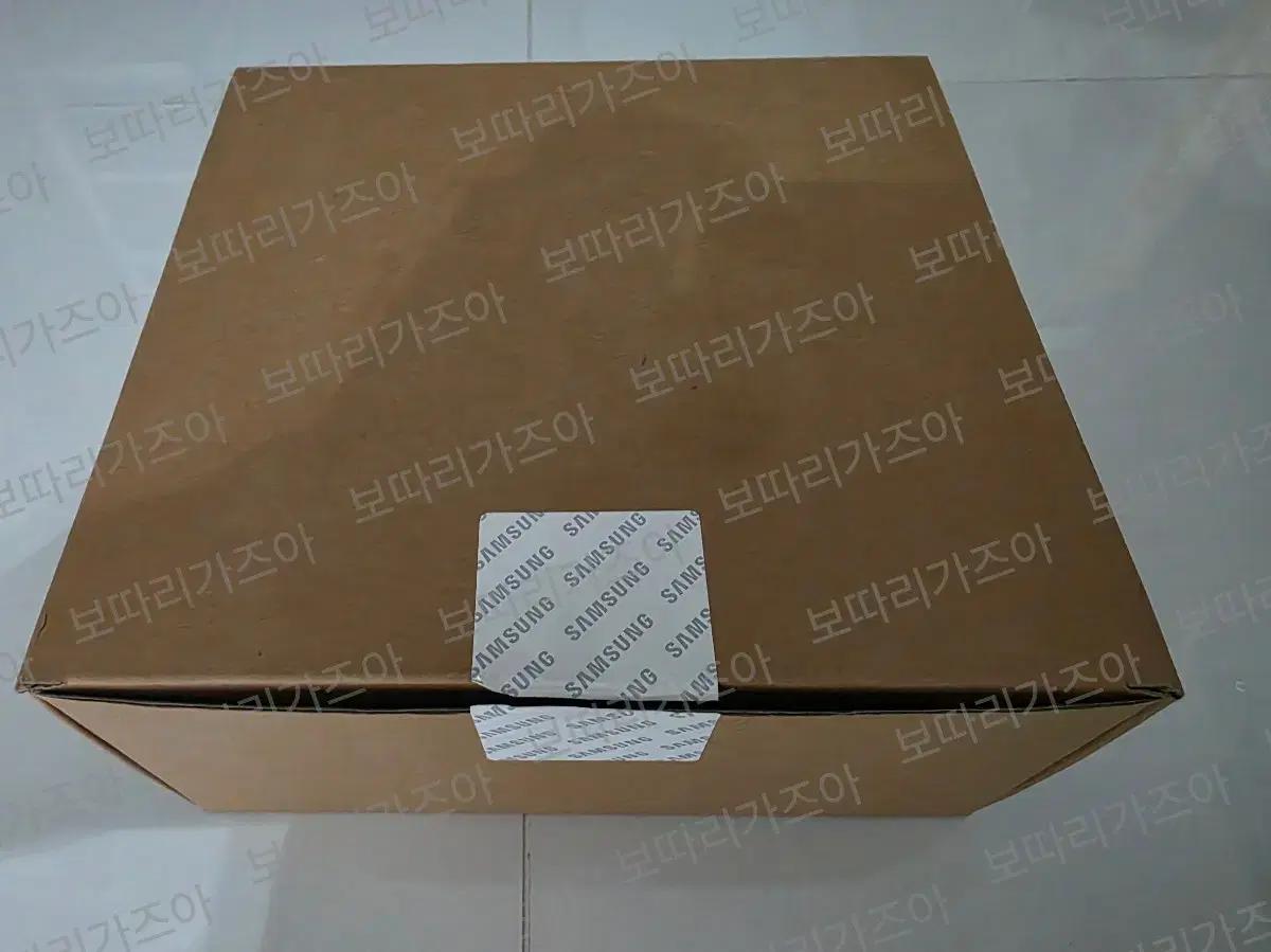 삼성전자 갤럭시 플립 톰브라운 에디션 박스