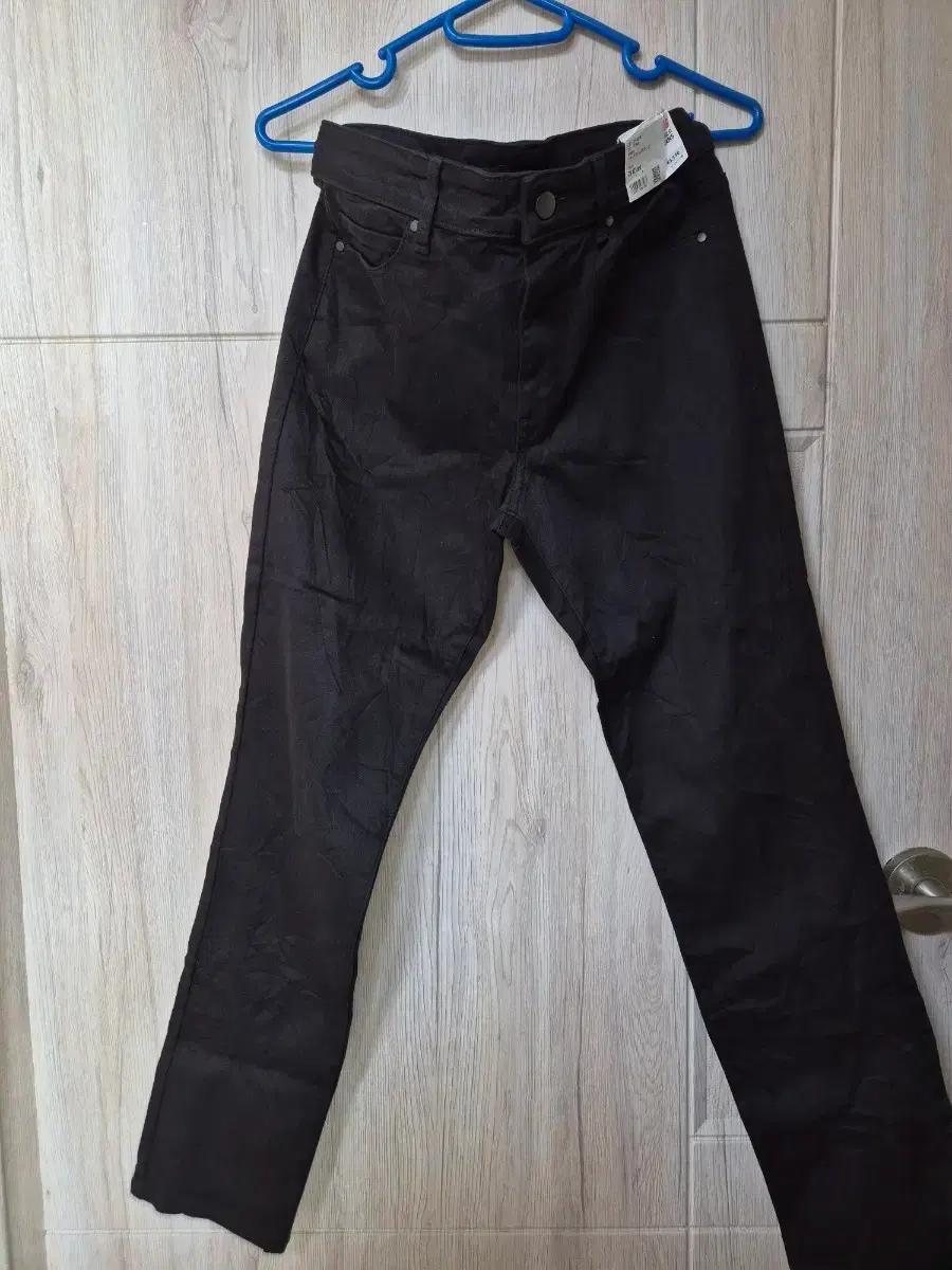 유니클로 블랙진 새제품