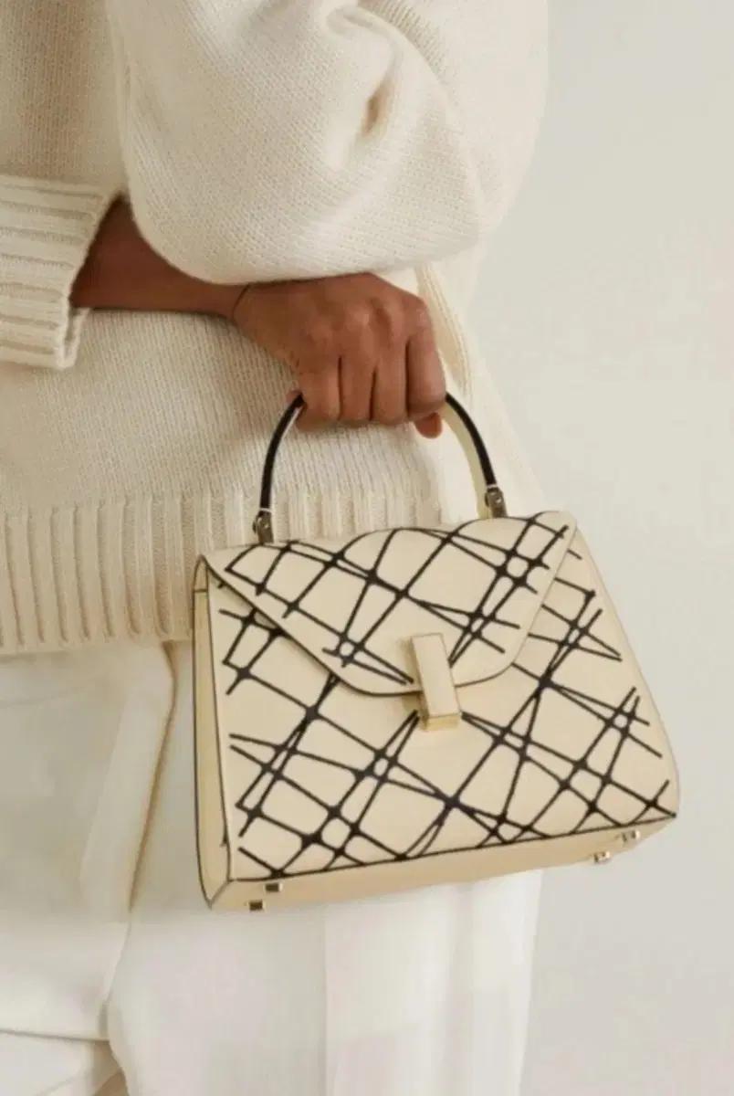 발렉스트라 토트 크로스백 전국 1개 피스 희귀템