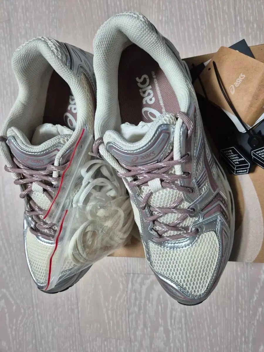 아식스 x 키스 kith 젤 카야노 14 크림 앤틀러